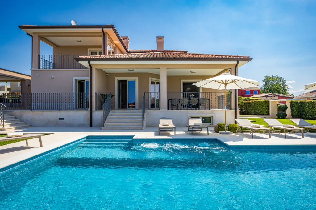 Villa-Silvia-Front-View-Pool