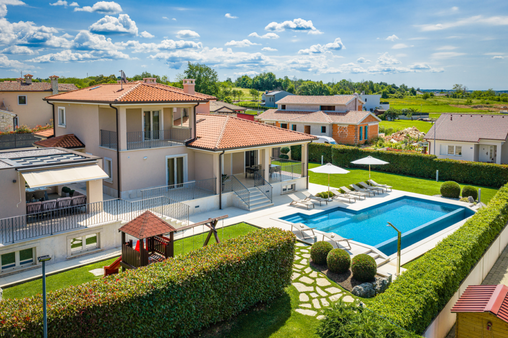 Villa-Silvia-Side-view-Villa