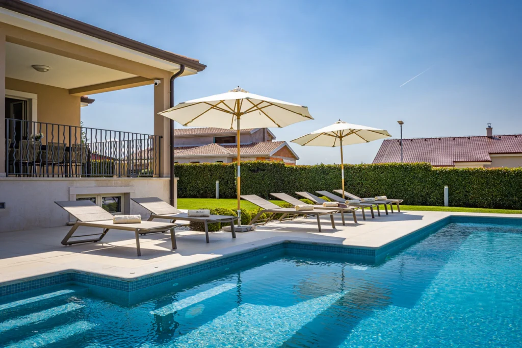 Villa-Silvia-Pool-Sunshaders