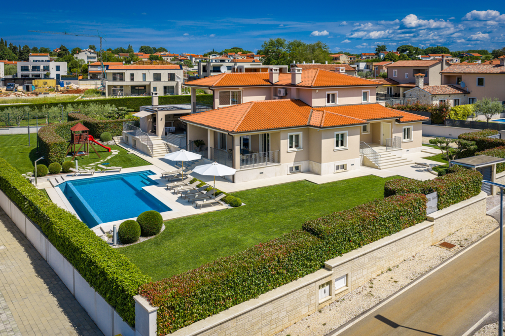 Villa-Silvia-Side-View