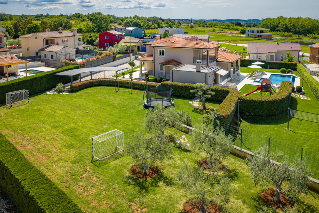 Villa-Silvia-Side-View-3